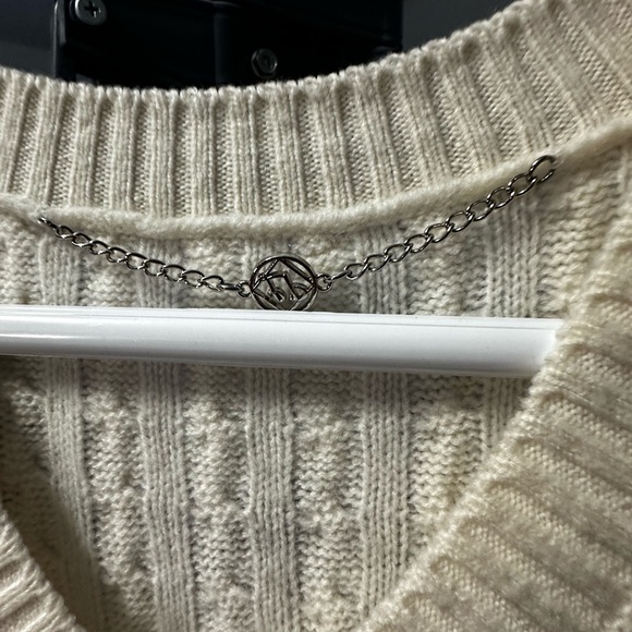 Gorgeous Cream and Gray V-Neck Sweater - Picture 2 of 8